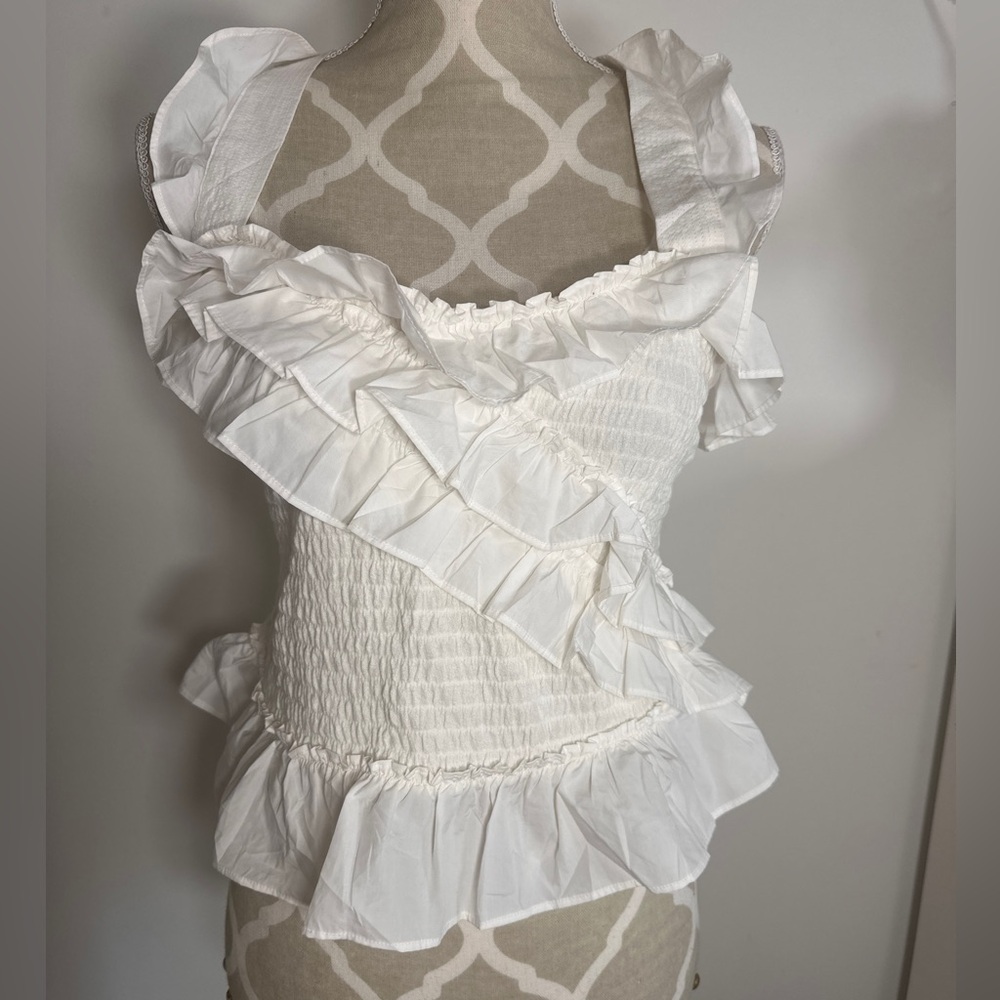 Gorgeous white ruffle top in perfect condition from Anthropologie
